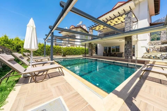 Villa Heves 2 Fethiye Ovacık’ta özel yüzme havuzlu lüks villa dış görünümü