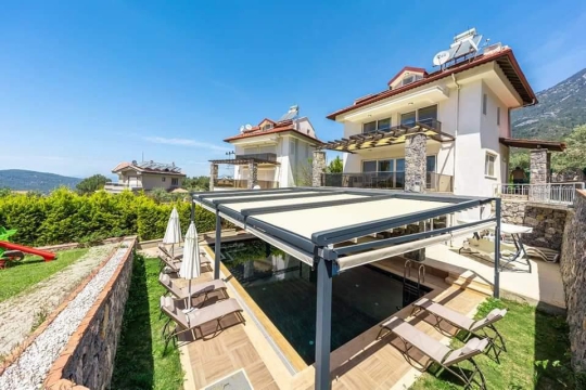Fethiye Ovacık Villa Heves 2 özel havuz ve güneşlenme alanı