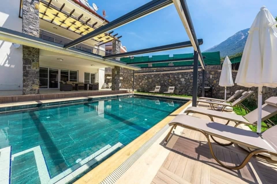 Villa Heves 2 özel havuz ve oturma alanı ile konforlu villa deneyimi