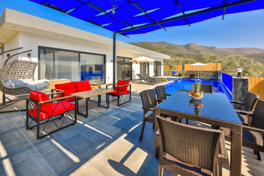 Keyifli vakit geçirebileceğiniz şık ve konforlu dış mekan mobilyaları.