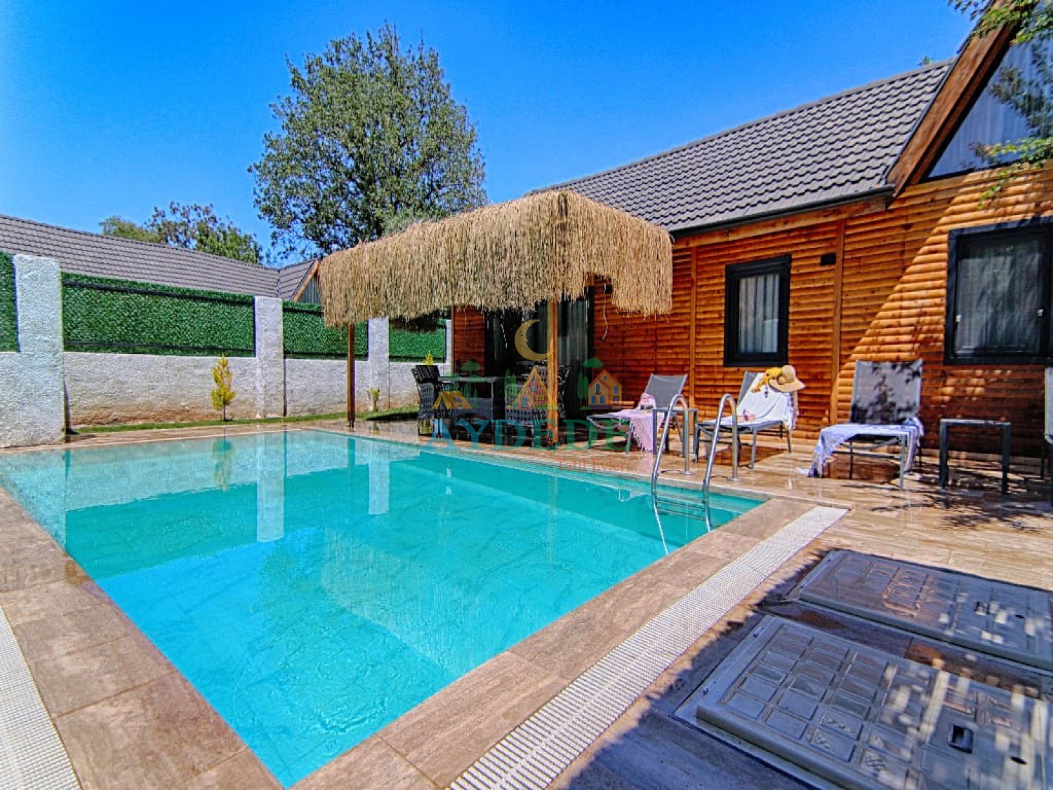 Villa Dream 1 Fethiye Kayaköy'de 8x4 metre korunaklı özel yüzme havuzu ve bohem mimarisiyle konforlu villa tatili sunuyor.