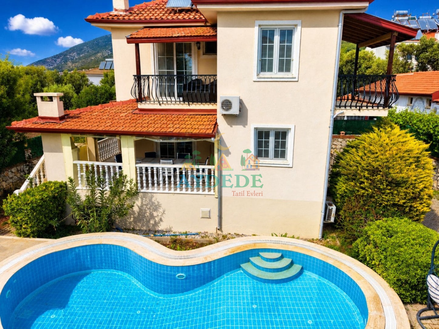 Villa Kavak özel havuzlu bahçe alanı ve dış cephe görünümü – Fethiye Ovacık muhafazakar villa