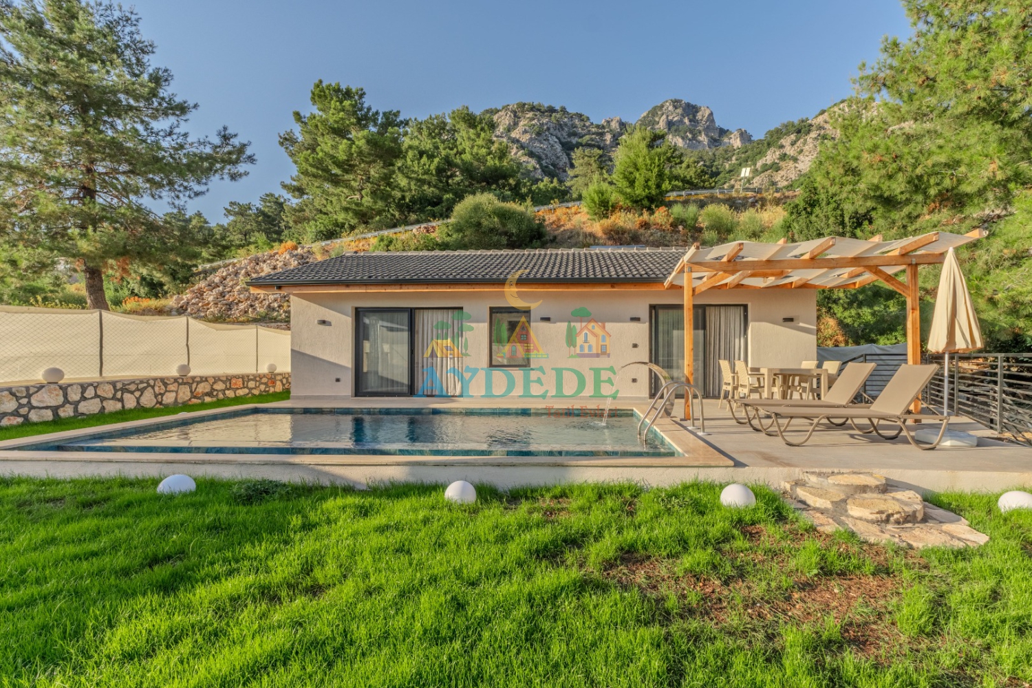 Villa Echo Fethiye Faralya'da özel havuzlu ve korunaklı bahçesiyle doğa içinde konforlu tatil villası.