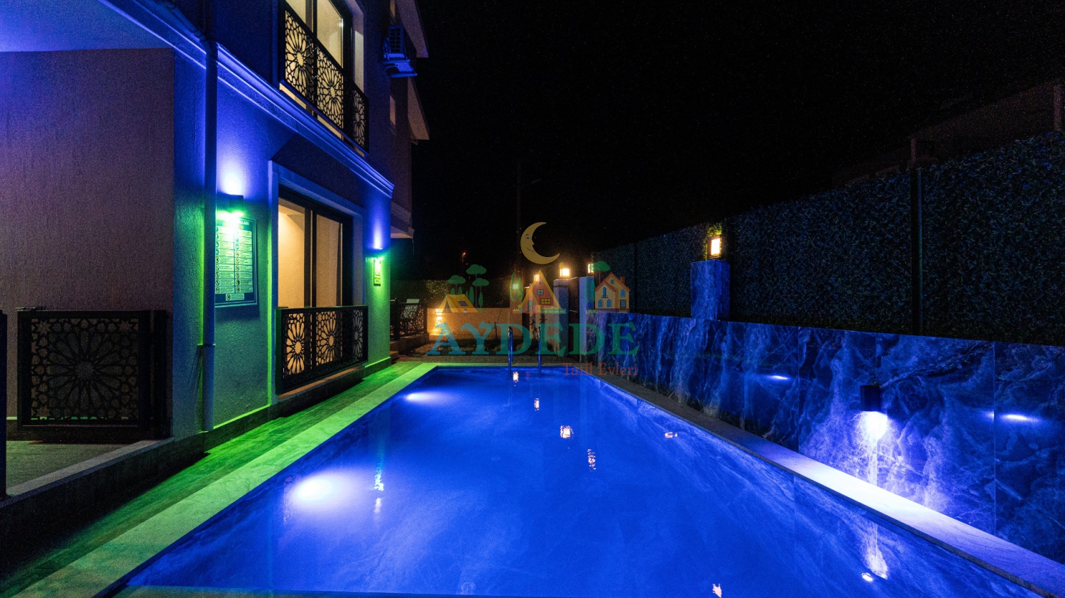 Fethiye Karagedik Villa Single’da uzun özel havuz ve şık mimari detaylar