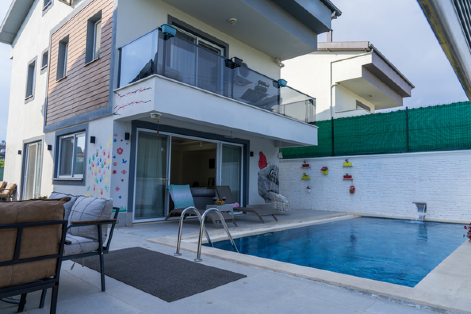 Villa Doğan 2 Fethiye Seydikemer Çaltıözü’nde özel havuzlu kiralık villa dış görünüm
