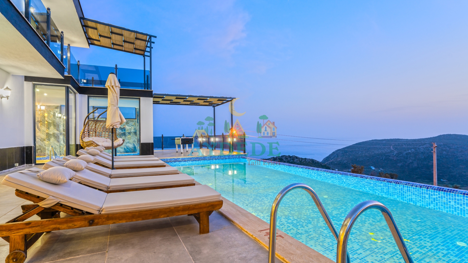 Villa Boho 1 Kalkan Ordu’da deniz manzaralı özel yüzme havuzu, modern mimarisi ve lüks dış yaşam alanıyla eşsiz bir tatil deneyimi sunmaktadır.