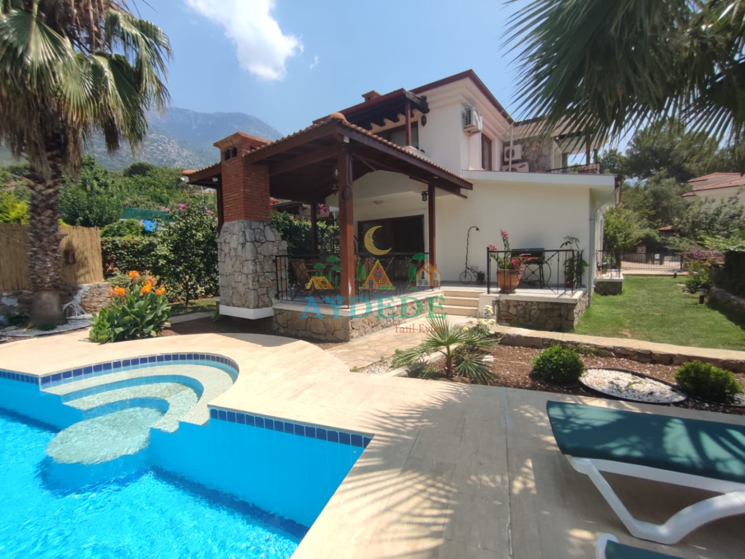 Fethiye Ovacık Villa Ozan geniş özel yüzme havuzu ve çocuk havuzu alanı