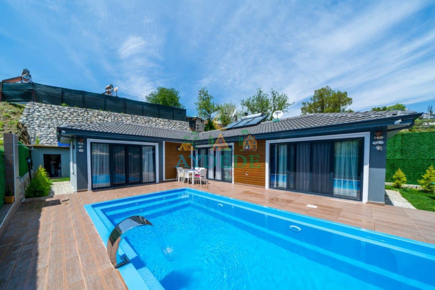 Villa Ece geniş bahçe alanı doğa manzaralı kiralık villa Fethiye