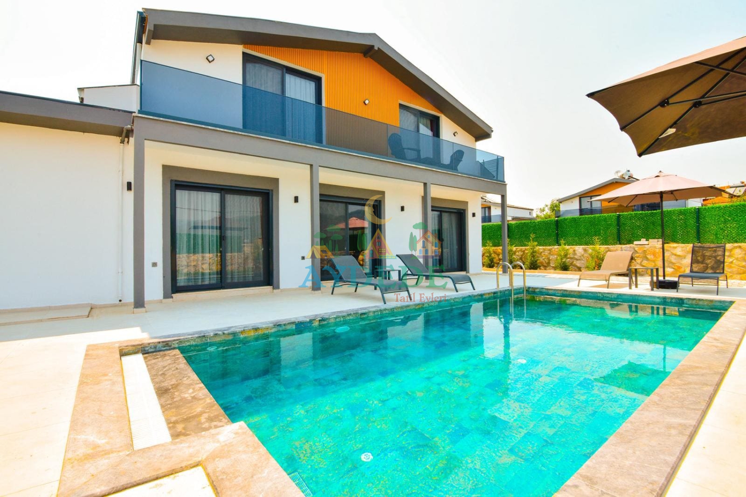 Fethiye Kargı’da Villa Avlu özel havuzlu lüks villa dış cephe ve havuz görünümü