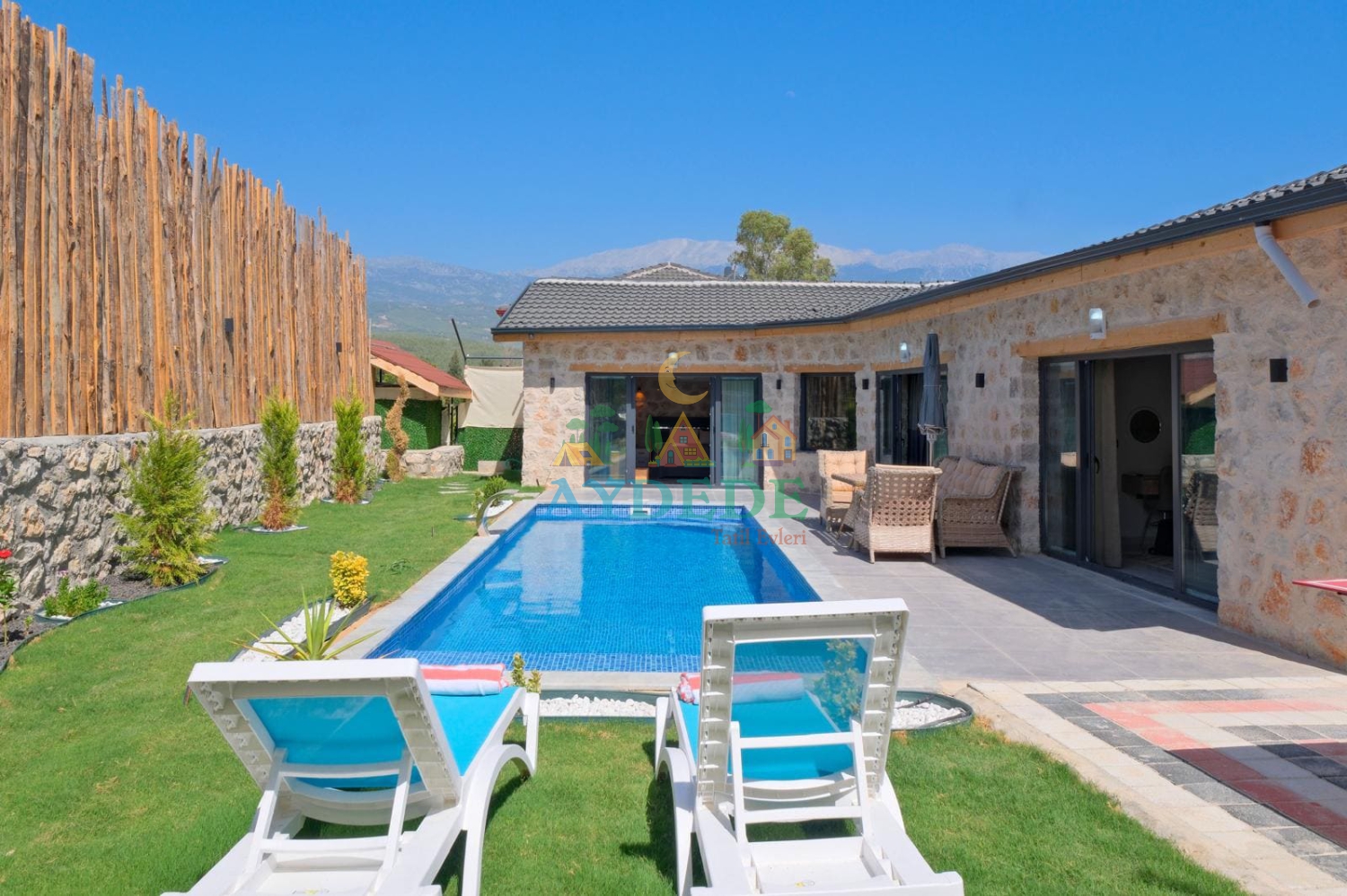 Seydikemer Çobanlar’da Villa İlkay 3 muhafazakar özel havuzlu taş villa dış görünüm