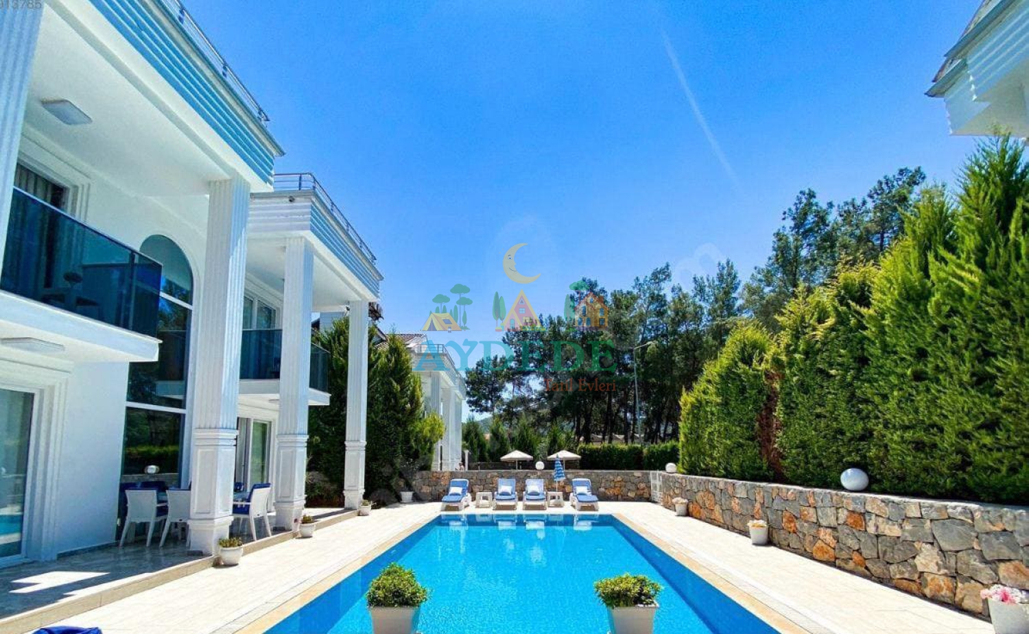 Fethiye Ovacıkta Özel Havuz Dış Görüntüsü