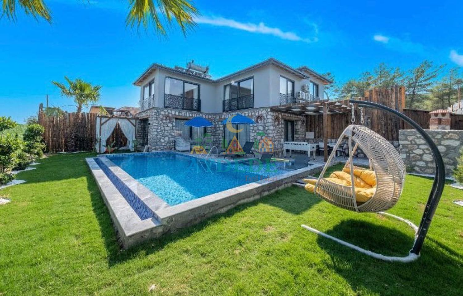 Villa İlkay 2  Seydikemer Çobanlar bölgesinde yer alan özel yüzme havuzlu, geniş bahçeli lüks villa 