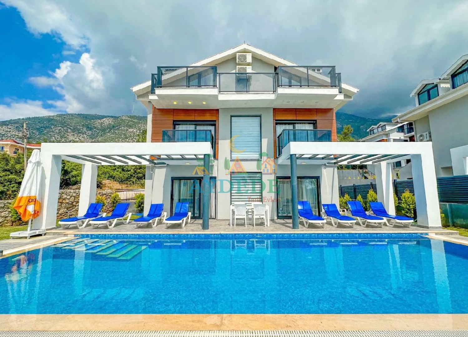 Villa Lazzoni Fethiye Ovacık’ta özel havuzlu lüks villa dış cephe görünümü