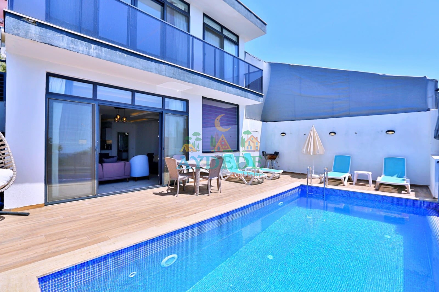 Kalkan Kördere'de yer alan Villa Maya'nın korunaklı özel havuzu ve modern mimarisiyle keyifli bir tatil sizleri bekliyor.