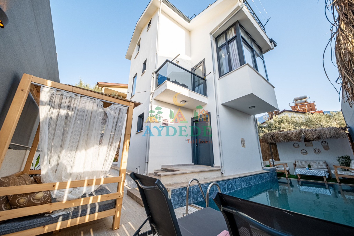 Villa Cesi Fethiye Ovacık'ta muhafazakâr, özel havuzlu ve jakuzili 3+1 kiralık villa dış cephe görünümü.