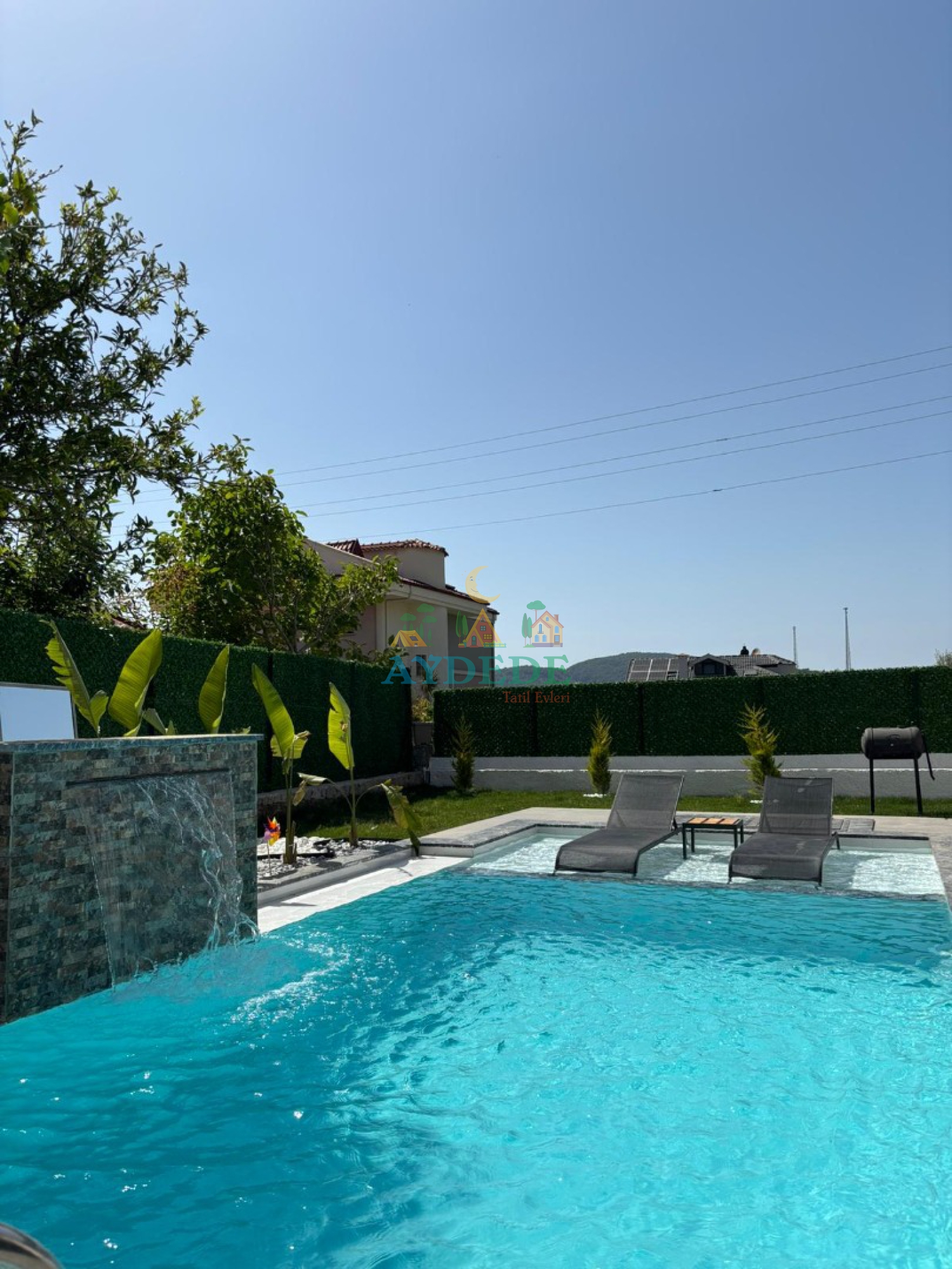Royal Bungalov Fethiye Ovacık'ta özel yüzme havuzu ve modern bahçesiyle huzurlu tatil imkânı sunan kiralık bungalov.
