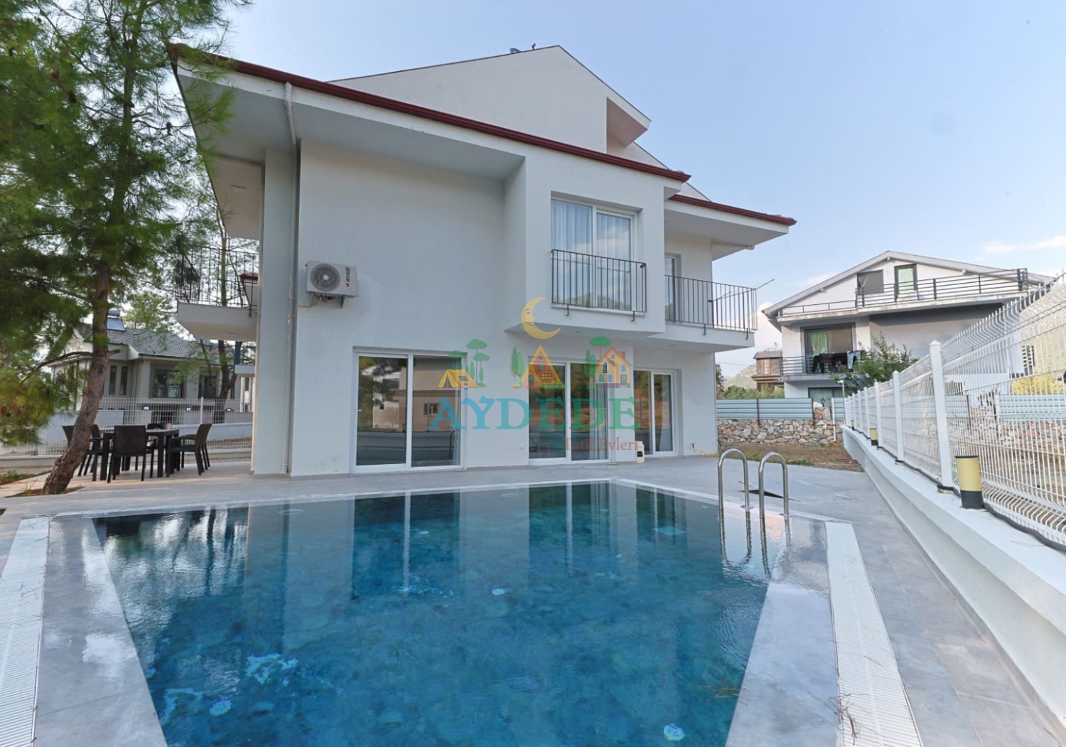 Fethiye Yeşilüzümlü’de Villa Nera Bloom’un özel havuzlu dış görünümü