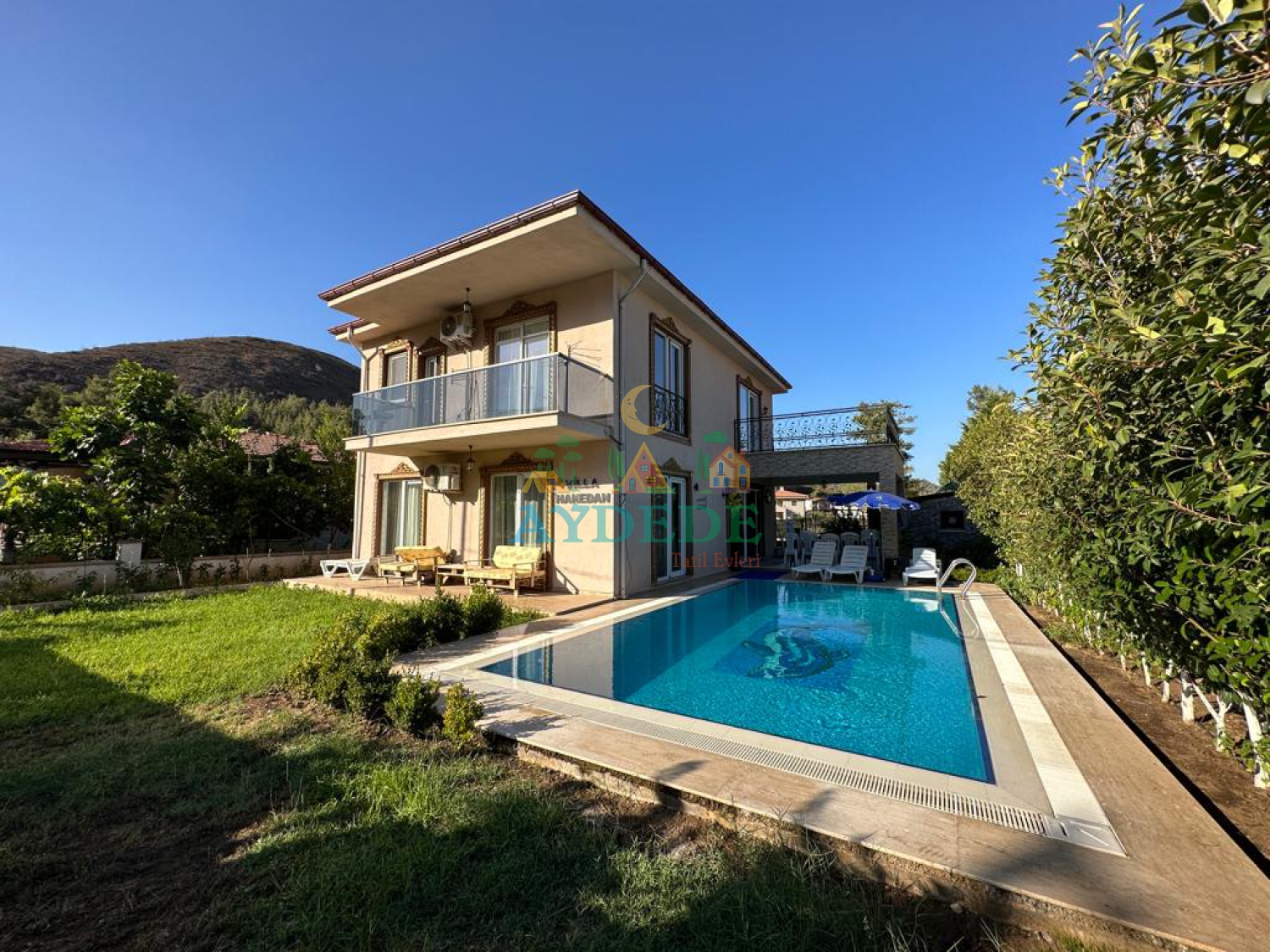 Villa Diamond 2 Marmaris Hisarönü’nde özel yüzme havuzu, geniş bahçesi ve doğayla iç içe konumuyla villa dış cephe görünümü.