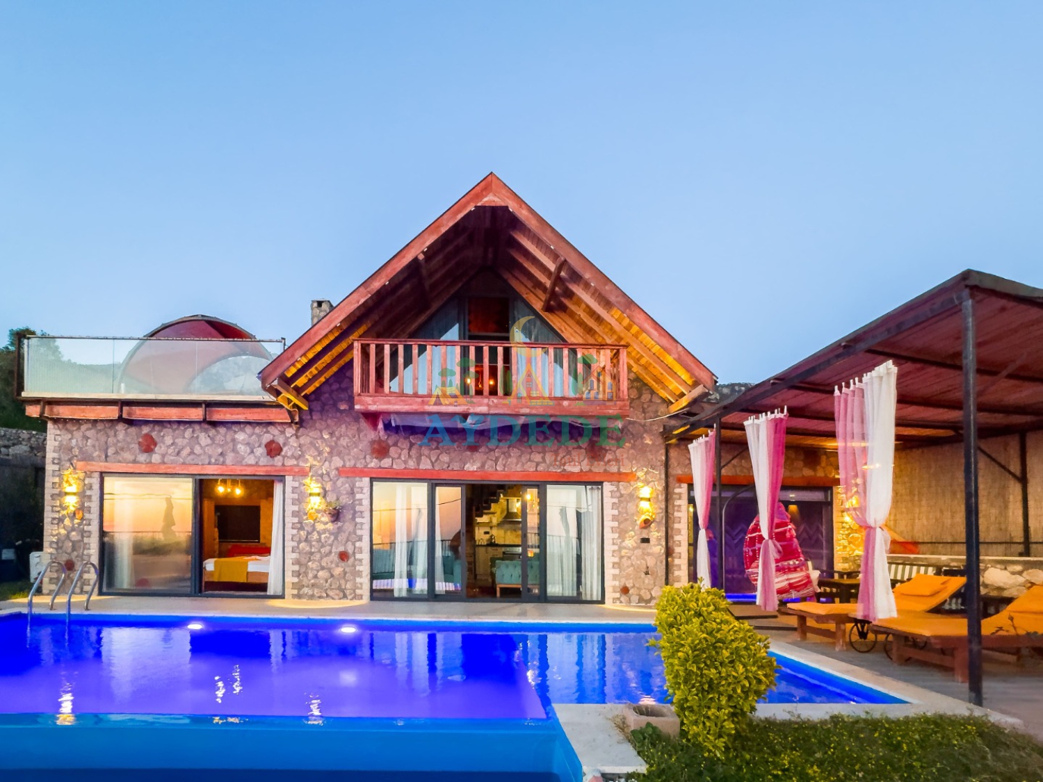Villa Sunset Faralya’da deniz manzaralı lüks villa ve özel yüzme havuzu dış görünüm