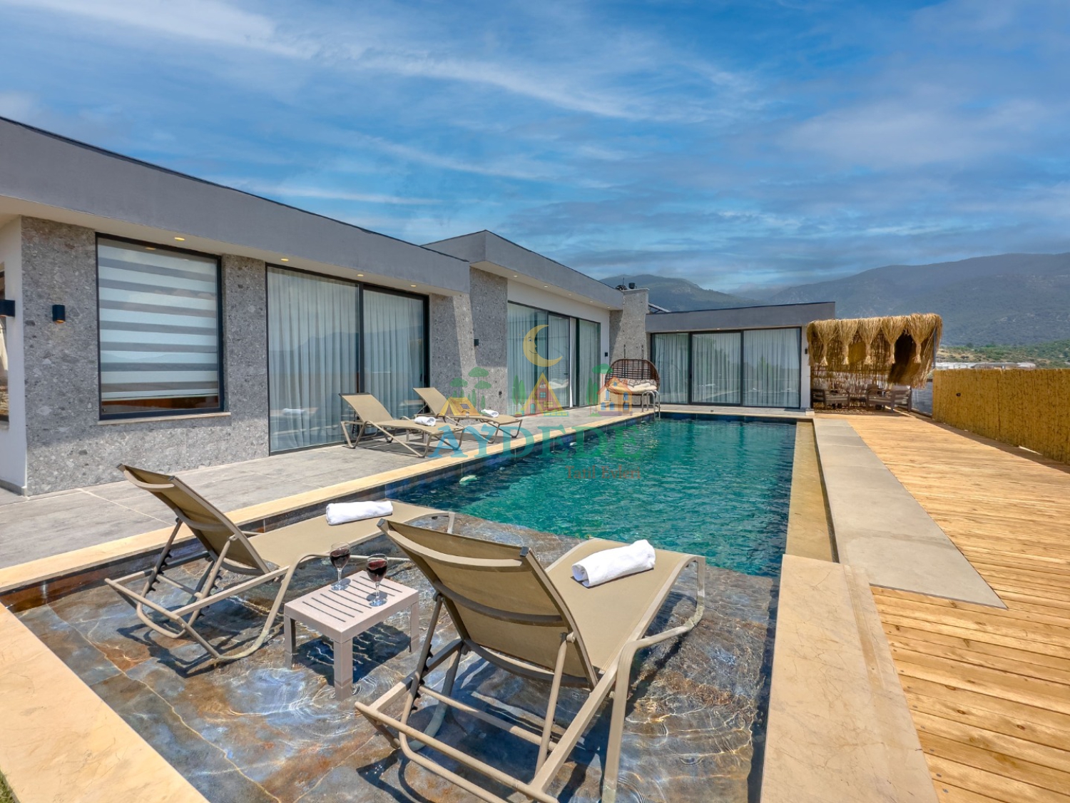 Villa Can Luxury Kalkan Çayköy'de korunaklı özel yüzme havuzu ve modern mimarisiyle muhafazakar aileler için lüks villa tatili sunuyor.