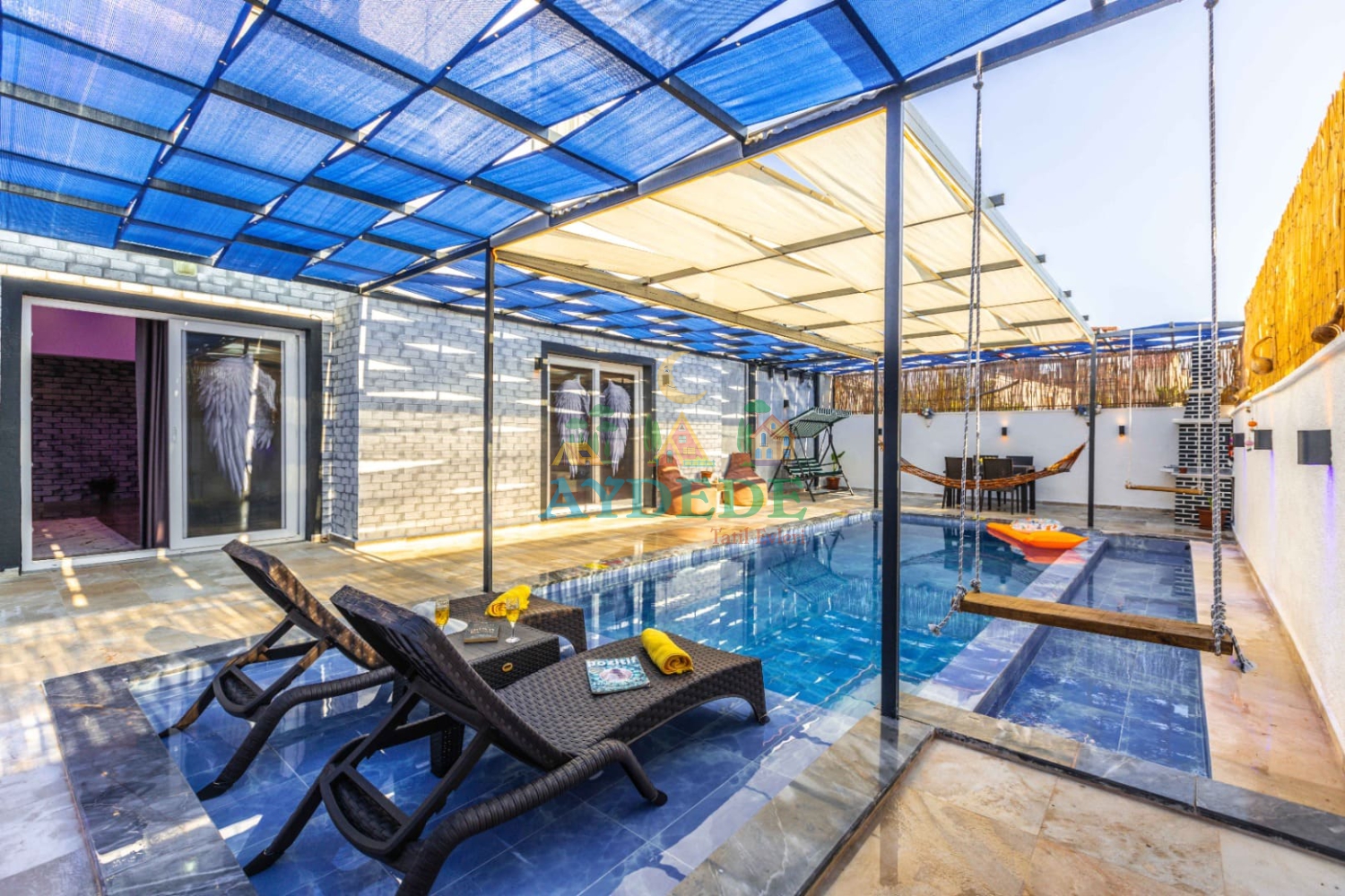 Kalkan Çavdır’da yer alan Villa Paşa, özel havuzu, jakuzisi ve balayı konseptiyle unutulmaz bir tatil deneyimi yaşatmaktadır.