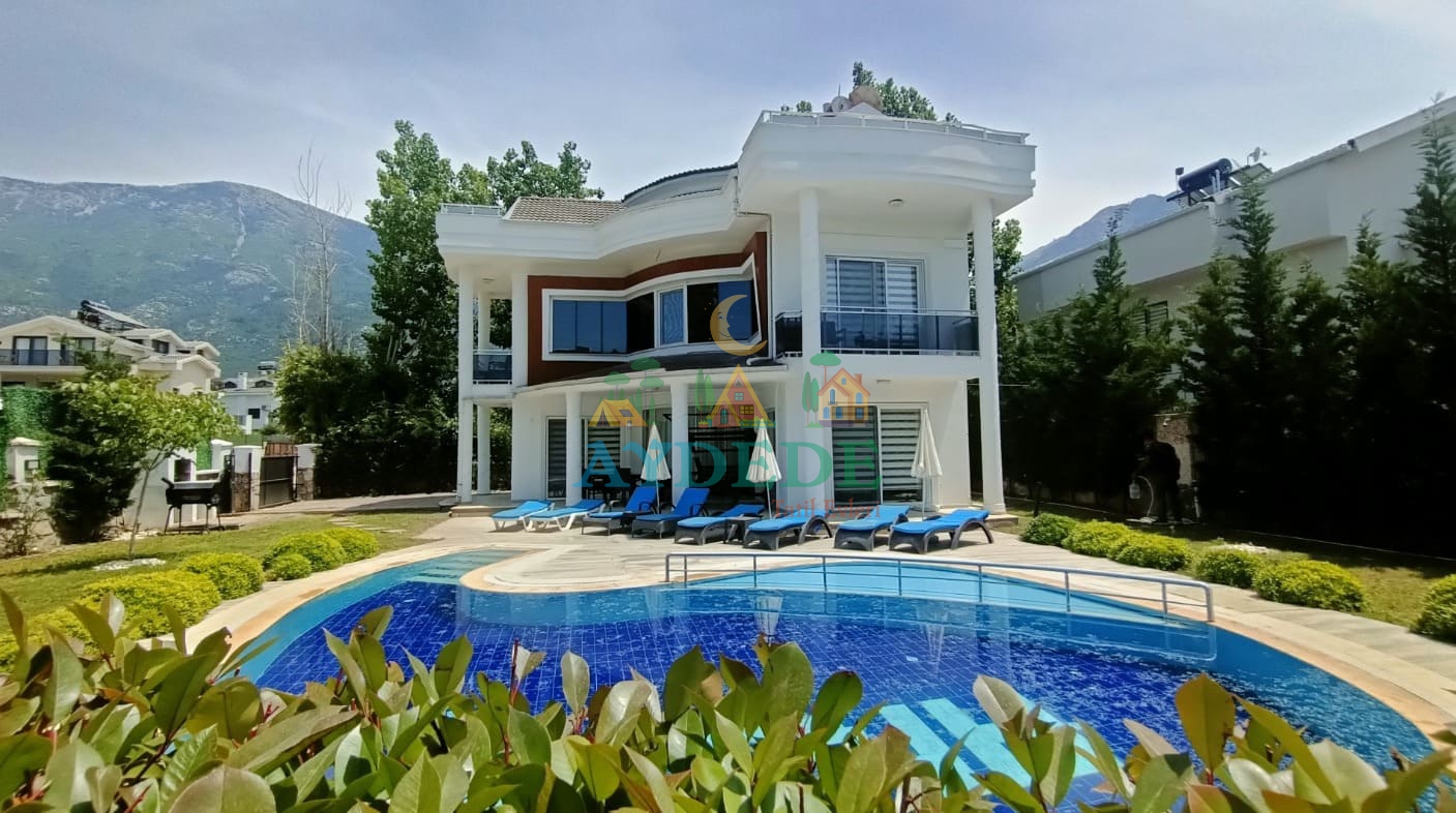 Villa Twins 4